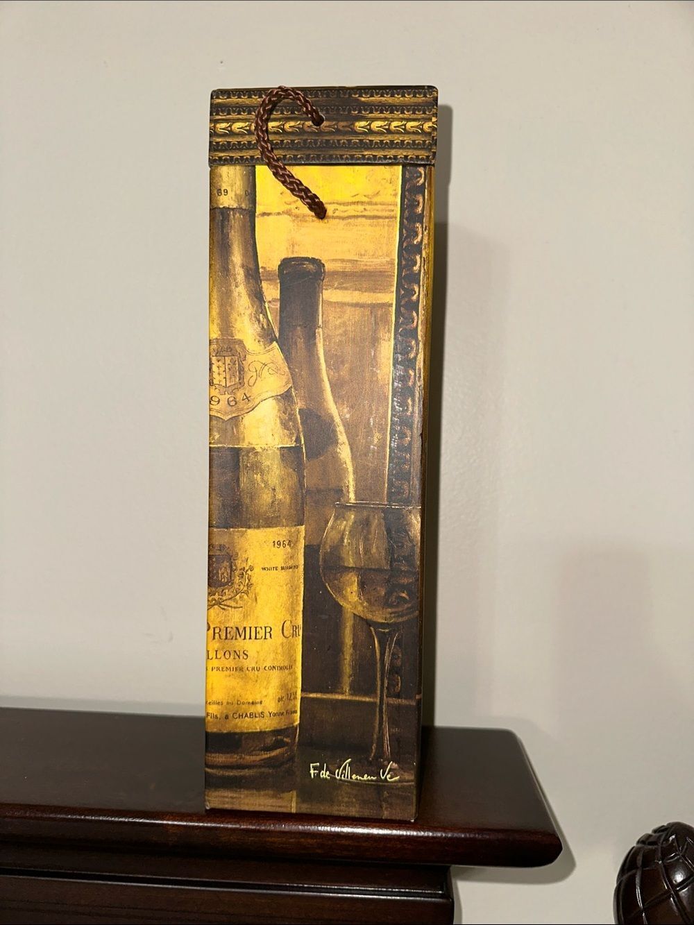 F. de Villeneuve vintage 1967 Caves Fauchon Chablis wine gift storage box